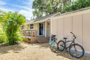 Inviting Sarasota Cottage 5 Mi to Beach Access!